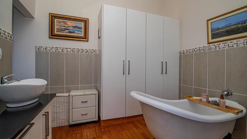 4 Bedroom Property for Sale in Outeniqua Strand Western Cape
